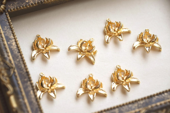 ◆送料無料◆Gold Lotus charm　蓮の花のコネクターチャーム 4枚目の画像