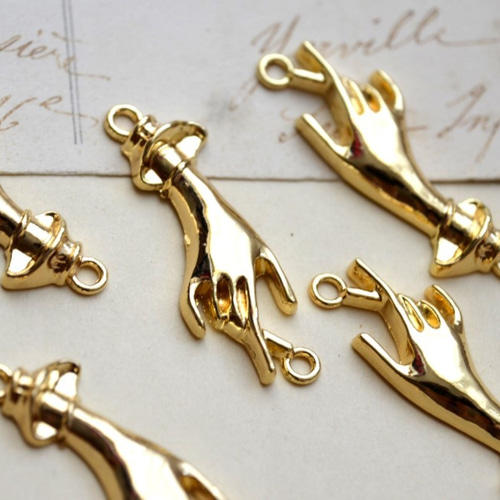 ◇送料無料◇Gold hand charm 貴婦人の手 チャーム チャーム プロフ