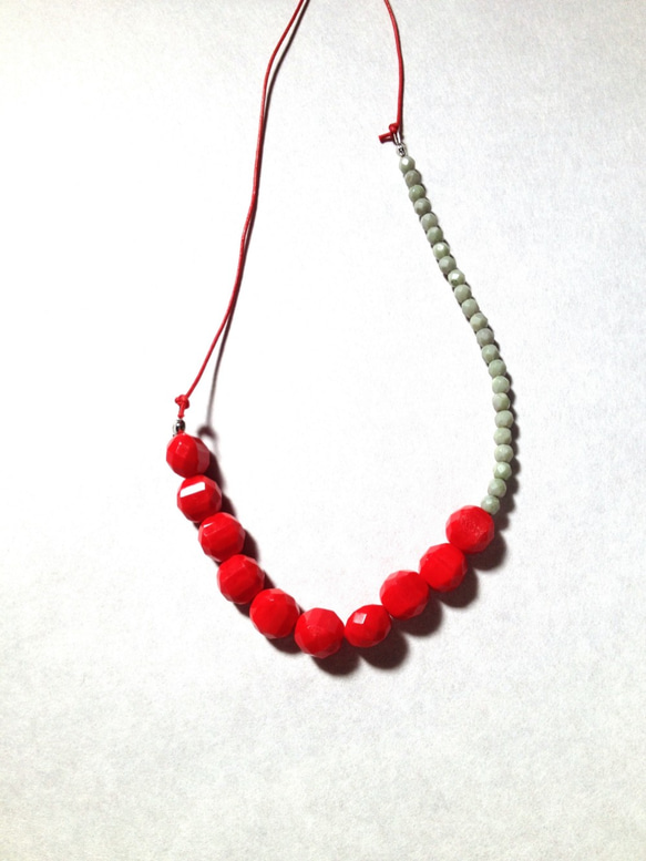 kさま専用✳レディな赤いネックレス 1枚目の画像