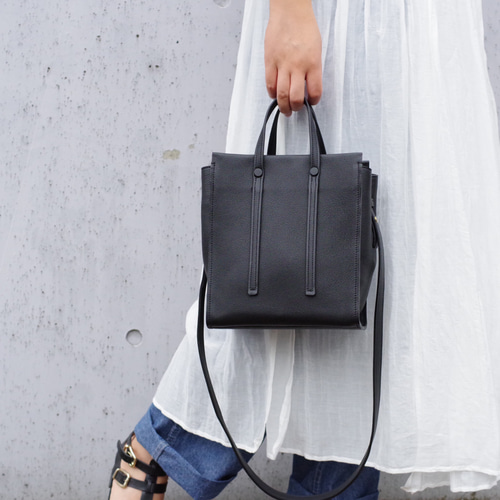 ハンドメイド　タックマチ付きミニトートバッグ２点（FY-71、FY-72） シンプルでスッキリと！2wayミニトートバッグ(ブラック） トートバッグ