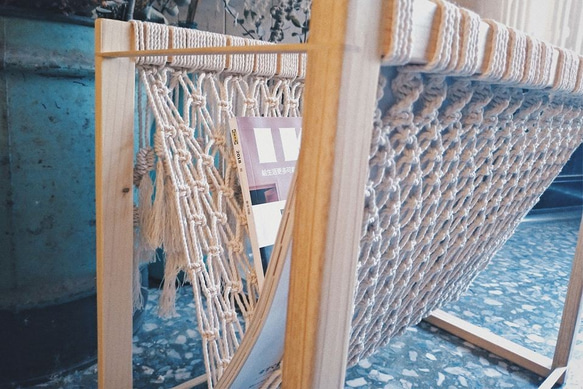 手工編織雜誌架 書報架 收納 棉繩 編織 手工 木製 麻繩 ins 北歐 第3張的照片