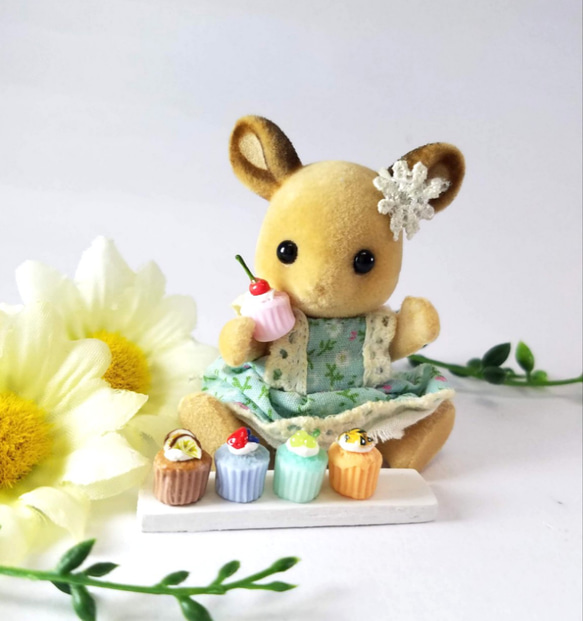 ミニチュアフード♡5種のカラフルフルーツカップケーキ 3枚目の画像