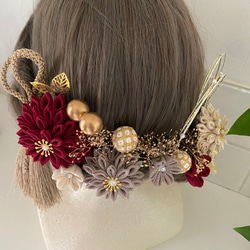 つまみ細工　ヘア飾り　ワインカラー　卒業式　卒業式髪飾り　袴　水引き　成人式用髪飾り　和装　結婚式　ヘアアクセ　色打掛 3枚目の画像