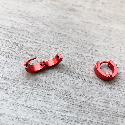 アレルギー対応！刻印出来ます ステンレス製 フープピアス 赤 ピアス