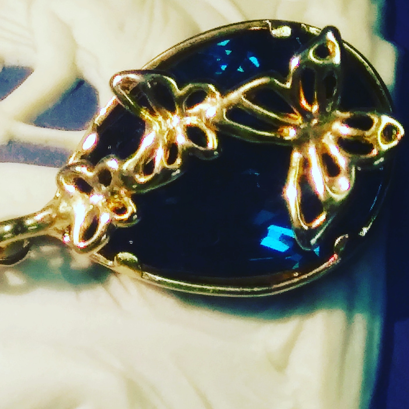 SWAROVSKIbutterfly～夢を掴むネックレス～ラピスラズリ