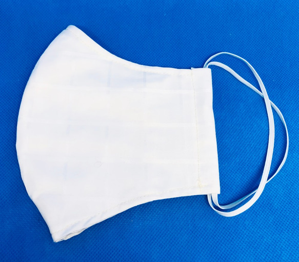 【SALE】ポケット付き 立体コットン春マスク 軽やか真っ白ホワイト ビジネス向けにも 同色シャドーチェック織り 3枚目の画像