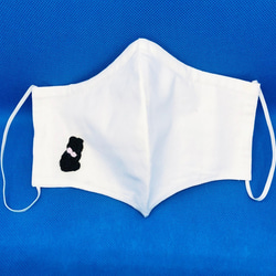 【SALE】ポケット付き 立体コットン×Wガーゼ 純白のやわらかコットンマスク 黒猫のワンポイント刺繍入り 2枚目の画像