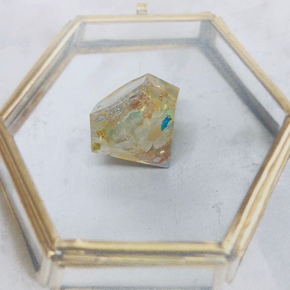 オルゴナイト　ハーバリウム　運気アップ　真実の石　エメラルドグリーンファントム　ハーバナイト　 3枚目の画像