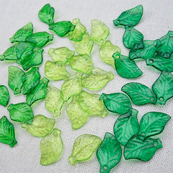 100個！ 20mm 春夏色葉っぱのアクリルパーツ ★ 3色ミックス 1枚目の画像