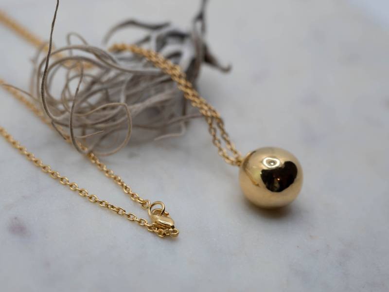 ボールネックレス　ゴールド