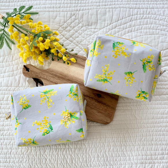 春ミモザのBOXポーチ　幸せの黄色いポーチ　春ミモザ刺繍　メイク・コスメ・化粧ポーチ 2枚目の画像