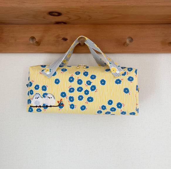 シマエナガ刺繍の横長バッグ　バッグインバッグ　メイク・コスメポーチ　BOXポーチ　刺繍　バッグ 2枚目の画像