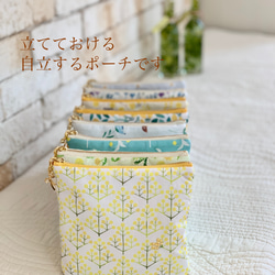 ボタニカルシリーズ　マーガレット柄のマーガレット刺繍　メイク・マスク・サニタリー　自立するポーチ 5枚目の画像