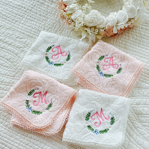 イニシャル刺繍 お花リース刺繍 ハンカチ プレゼント ハンカチ