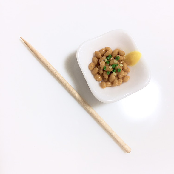 ミニチュア納豆 極小食品サンプル 2枚目の画像
