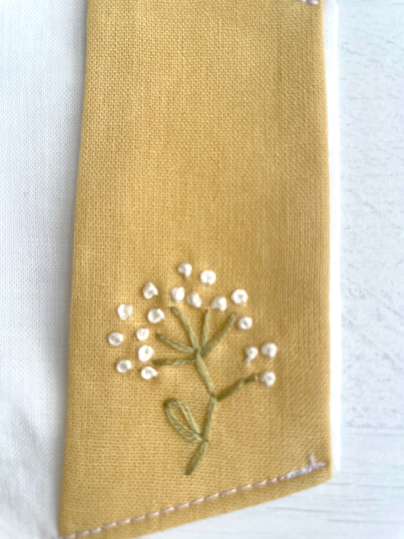 不織布マスクカバー♢白い野の花の刺繍 5枚目の画像