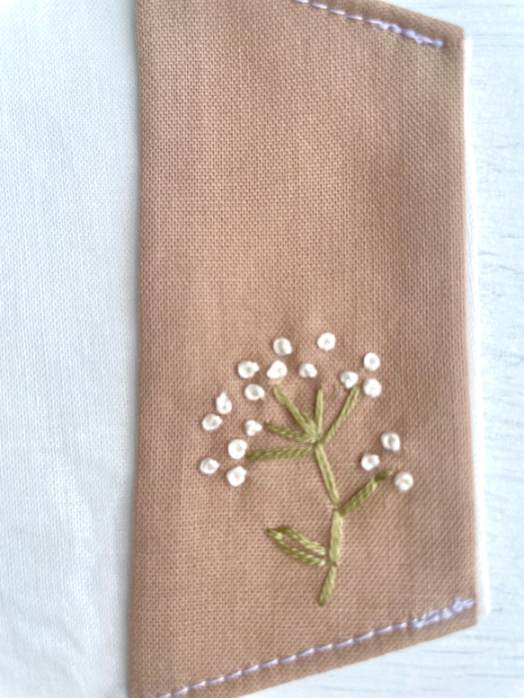 不織布マスクカバー♢白い野の花の刺繍 6枚目の画像