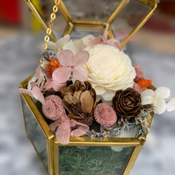 古いリングボックスの結婚花嫁としての幸せのピンクのゆりかごは、結婚バレンタインデーの記念日永遠の花を提案します 4枚目の画像
