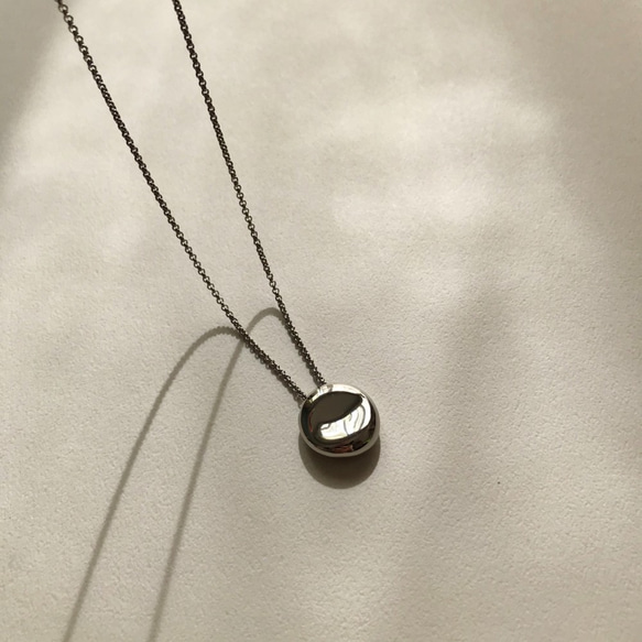 白玉のようにぷるんとしたモチーフネックレス~shiratama stainless necklace~（受注制作） 1枚目の画像