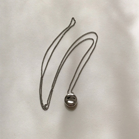 白玉のようにぷるんとしたモチーフネックレス~shiratama stainless necklace~（受注制作） 2枚目の画像