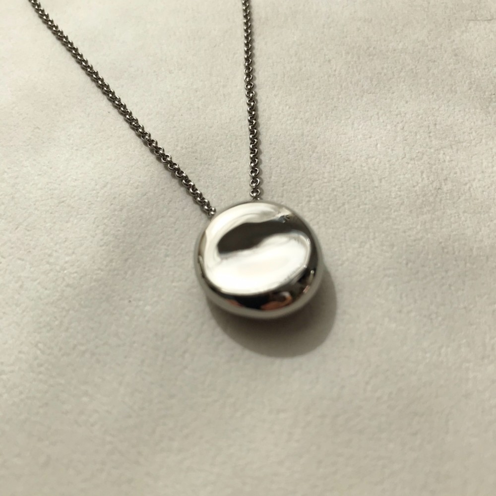 白玉のようにぷるんとしたモチーフネックレス~shiratama stainless necklace~