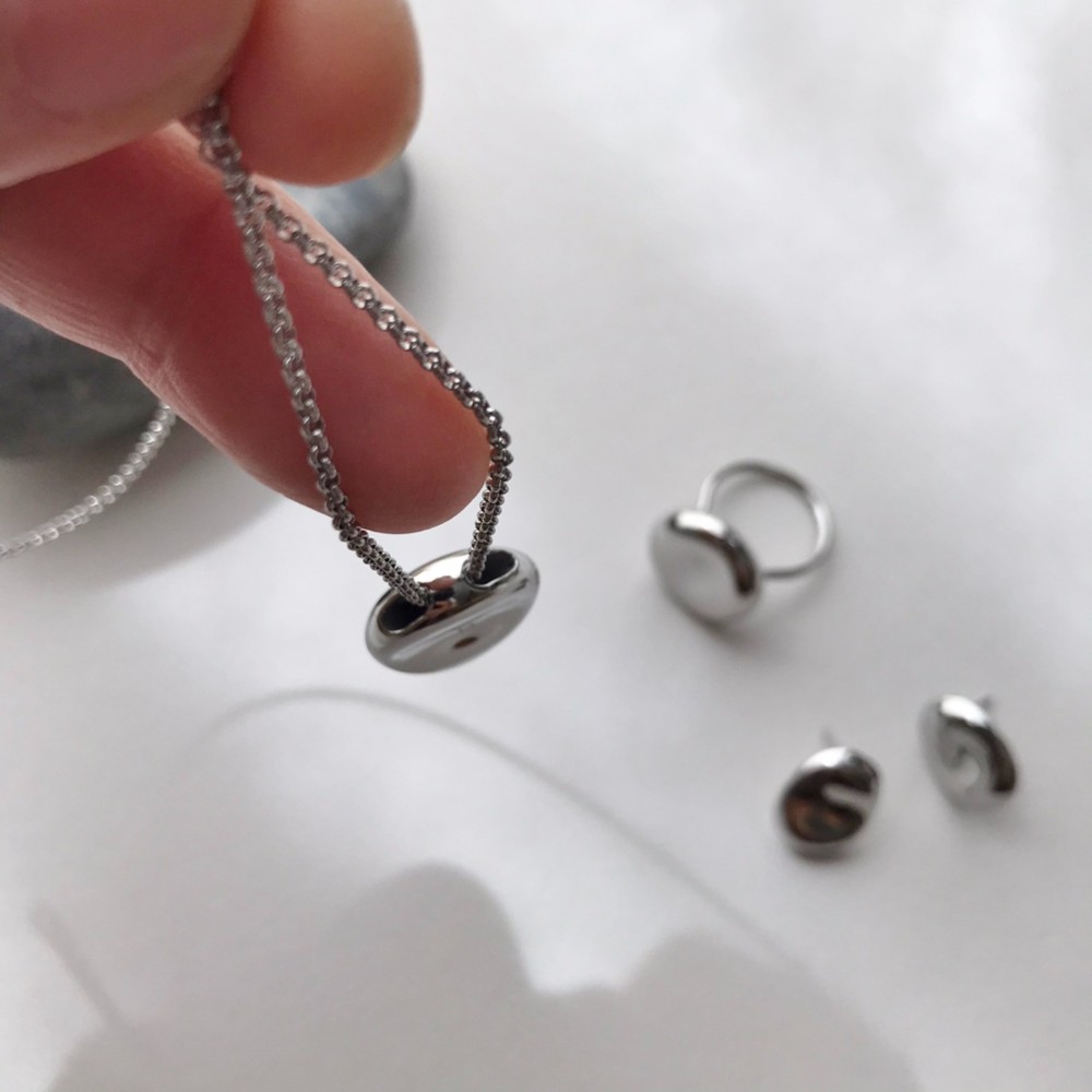 白玉のようにぷるんとしたモチーフネックレス~shiratama stainless necklace~