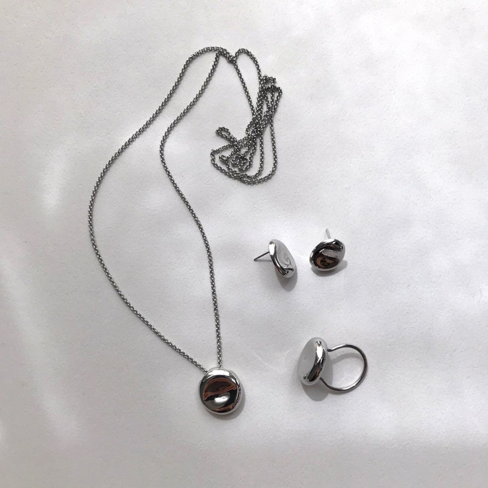 白玉のようにぷるんとしたモチーフネックレス~shiratama stainless necklace~