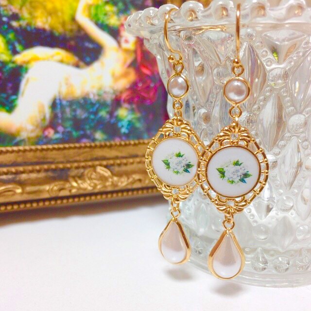 ホワイトブーケピアス