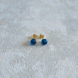 ドイツ製一粒ブルーのピアス/イヤリング/小粒シンプル 1枚目の画像