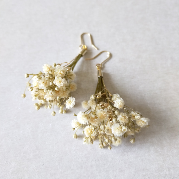かすみ草と小枝のナチュラルブーケ ピアス/イヤリング ピアス（フック 