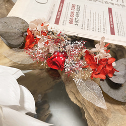 卒業式　袴　ドライフラワー　ヘアアクセサリー　ウェディング　髪飾り　ヘッドパーツ　結婚式　成人式　赤　白　花 1枚目の画像
