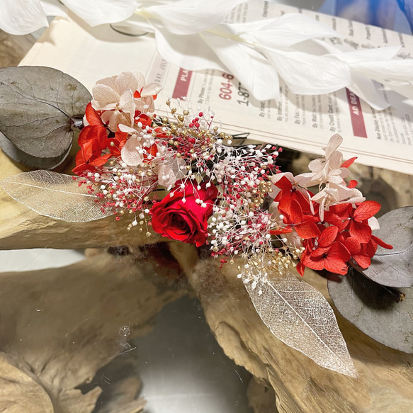 卒業式　袴　ドライフラワー　ヘアアクセサリー　ウェディング　髪飾り　ヘッドパーツ　結婚式　成人式　赤　白　花 3枚目の画像