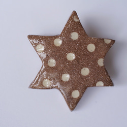 星の陶製ブローチ(小／水玉) 2枚目の画像