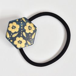 陶製ヘアゴム 六角形・金彩・花柄 1枚目の画像