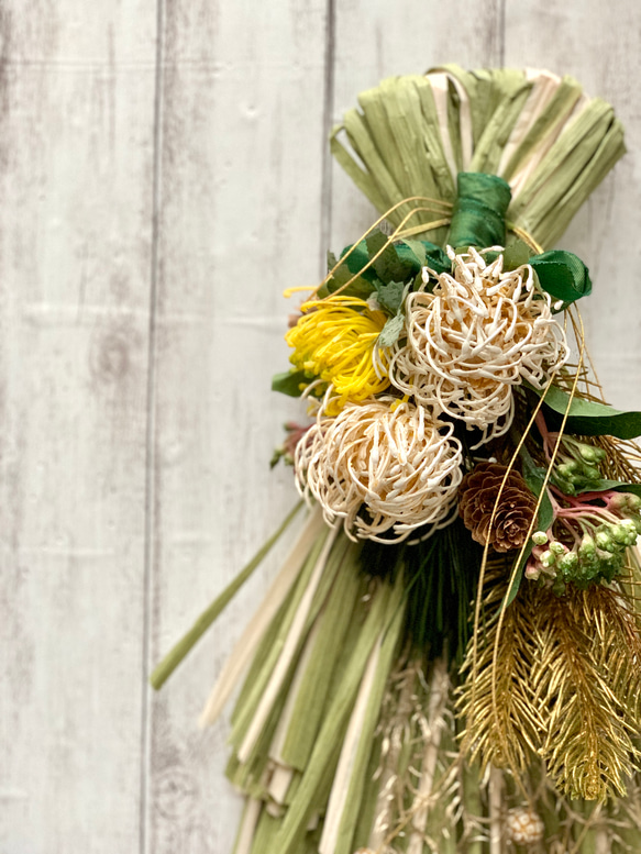 2022しめ縄飾り　白黄色の菊のお正月飾り　お正月　しめ縄　玄関飾り　お祝い　新年 2枚目の画像