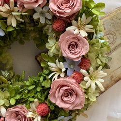 スタイリッシュなピンクのバラリース　ご結婚祝い　記念日　お誕生日プレゼント　玄関リース　インテリア 4枚目の画像
