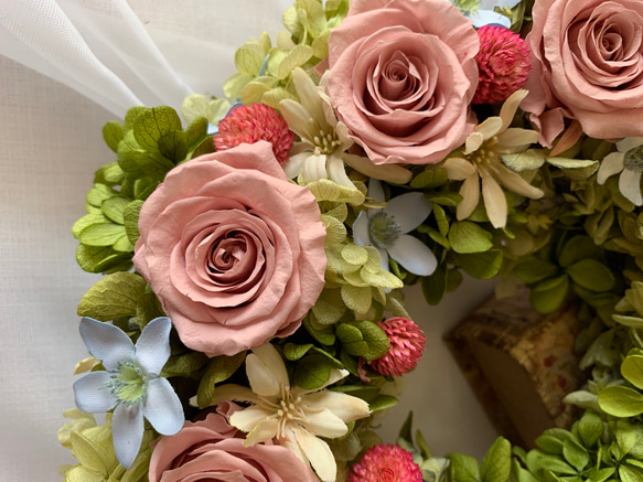 スタイリッシュなピンクのバラリース　ご結婚祝い　記念日　お誕生日プレゼント　玄関リース　インテリア 5枚目の画像