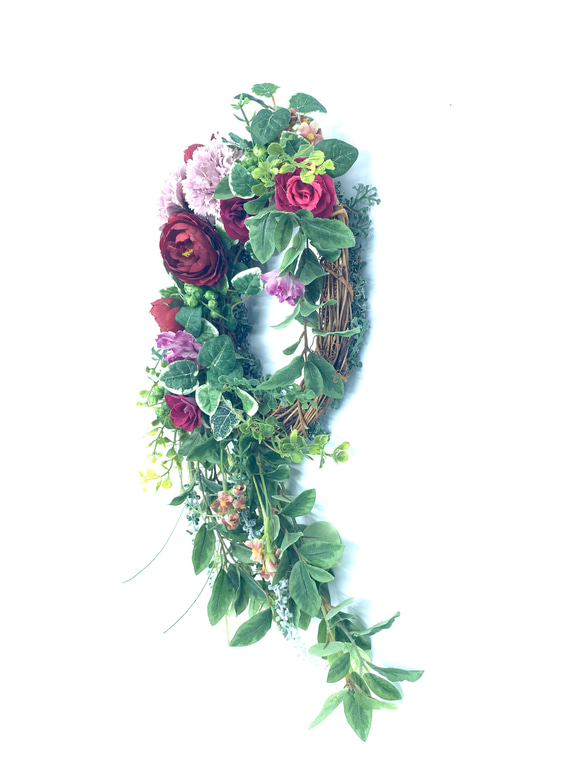 カーネーションとバラのフェミニンなリース　　インテリア　プレゼント　壁飾り 3枚目の画像