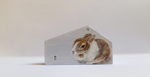 手繪小房子｜家有兔兔 紫房子灰藍色屋頂｜藍天照映窗戶 第2張的照片