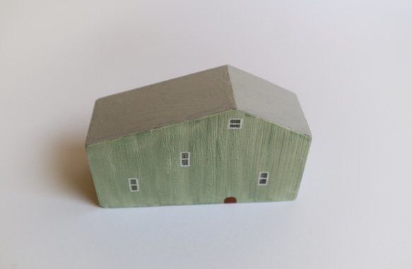 手繪小房子｜家有兔兔｜綠房子灰色屋頂 第6張的照片