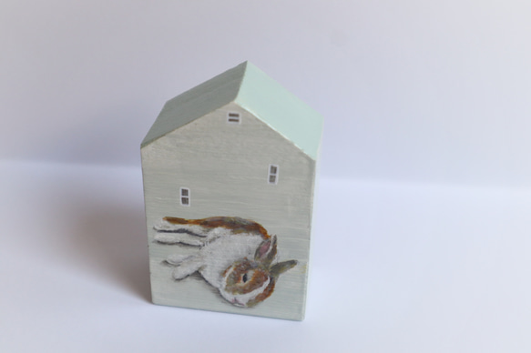 手繪小房子｜家有兔兔｜淡藍色房子粉藍綠色屋頂 第3張的照片