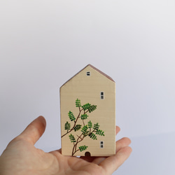 手繪小房子｜童話樹｜藍天照映窗戶｜觀葉植物 第6張的照片