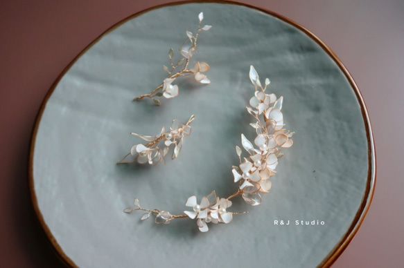 多くの小さな花樹脂花ブライダルヘッドドレスクリスタルフラワーリース3ピースセット 2枚目の画像