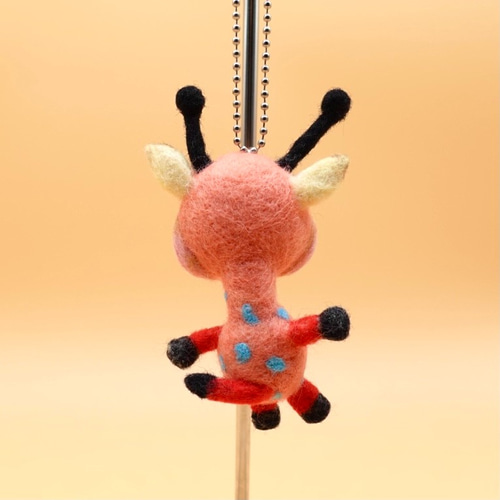 まつ毛が長いキリンちゃん 羊毛フェルト
