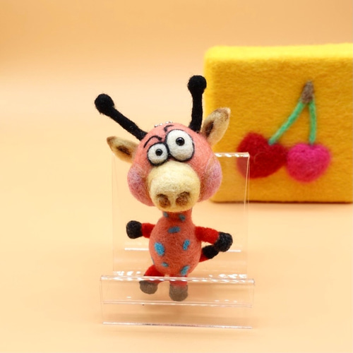 まつ毛が長いキリンちゃん 羊毛フェルト