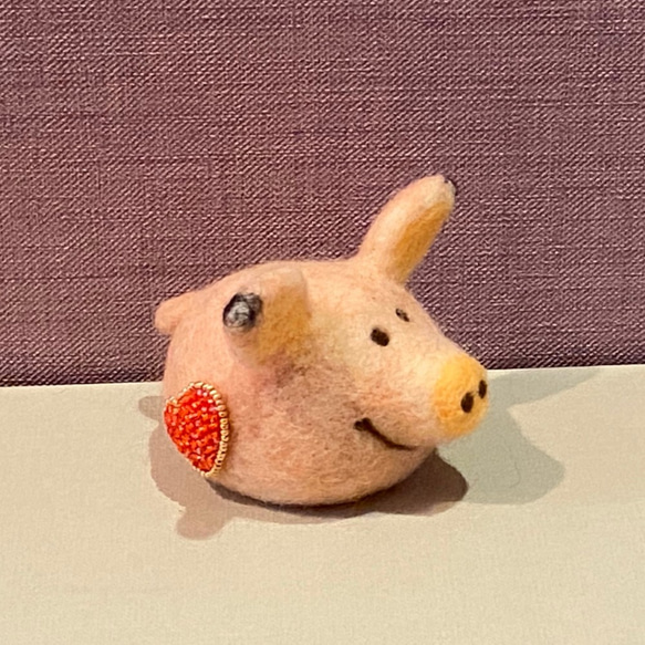 羊毛フェルト ぶたさんペットボトルキャップ 羊毛フェルト Howakero