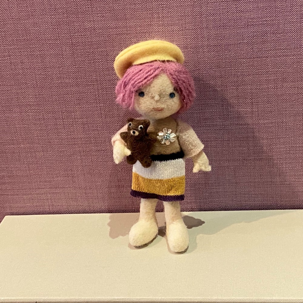 羊毛フェルト　可愛い頭の女の子 羊毛人形 女の子（大） 羊毛フェルト Howakero（ほわケロ） 通販