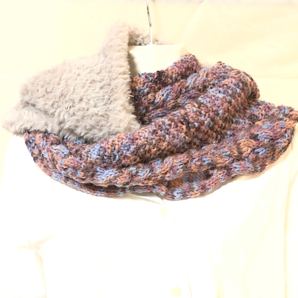 もふふわファー&アラン編みの手編みスヌード 1枚目の画像
