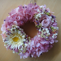 ピンク×ボルドー紫陽花＆イエローガーベラのミニリース 1枚目の画像