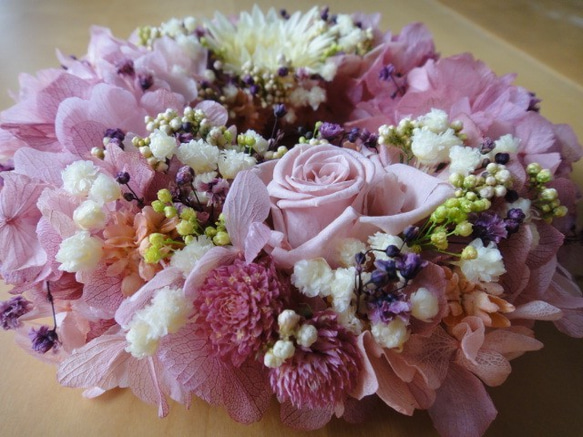 ピンク×ボルドー紫陽花＆イエローガーベラのミニリース 5枚目の画像